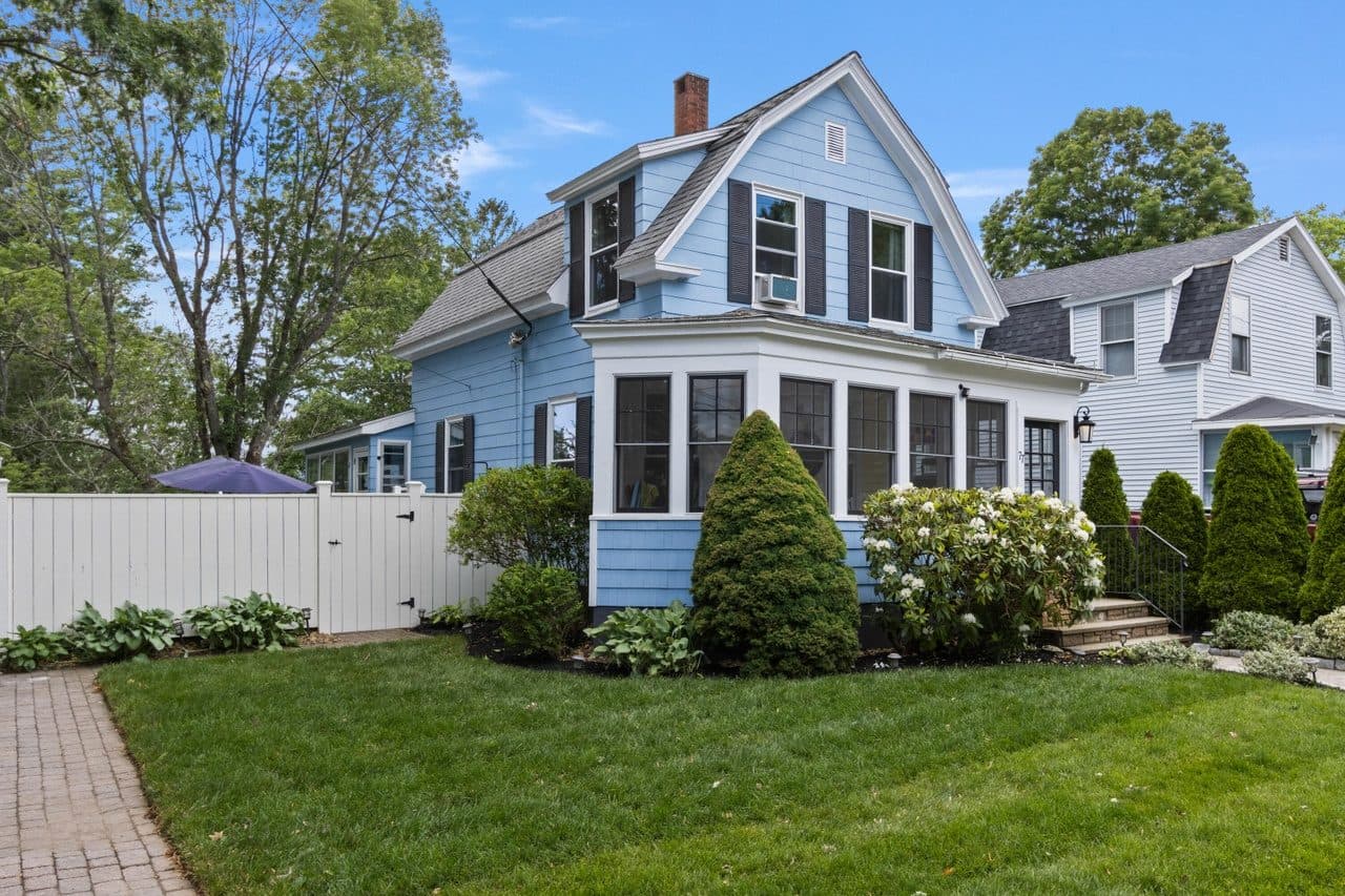 Walk-to-the-sand cottage in Old Orchard Beach, Maine