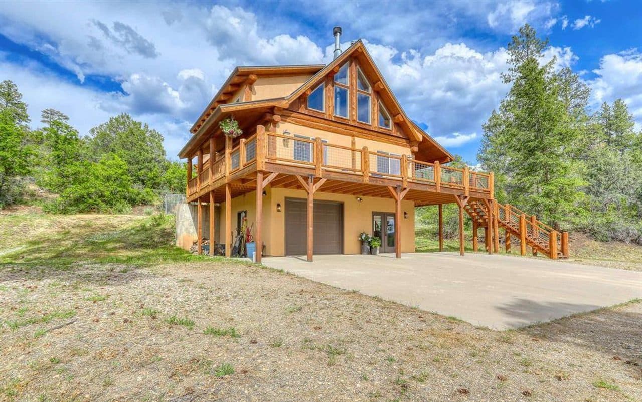 Mountain chalet backing National Forest in Pagosa Springs, Colorado