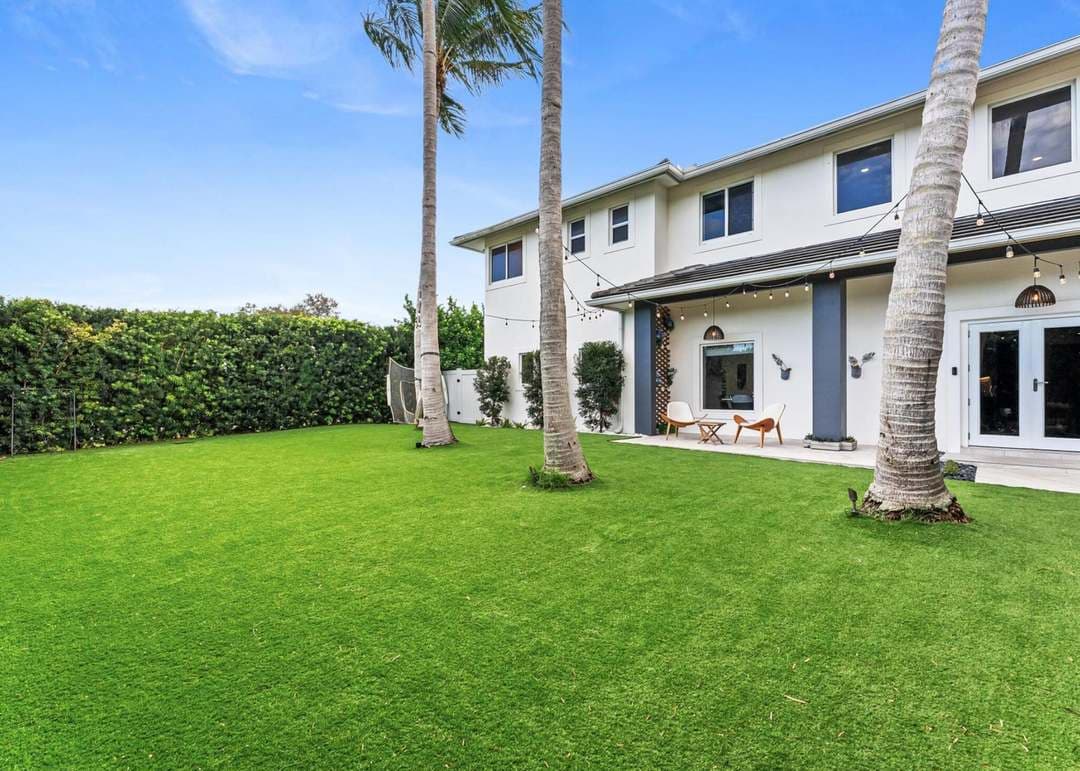 Modern East Boca Raton residence with pool and spa 3
